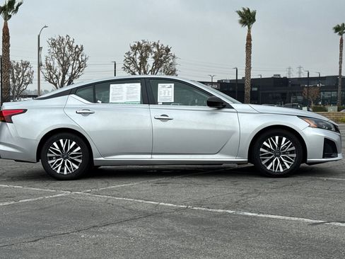 Used 2024 Nissan Altima 2.5 SV image 3