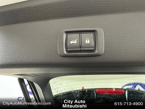 New 2025 Mitsubishi Outlander SE image 8