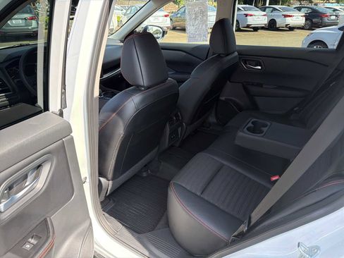 Certified 2025 Nissan Rogue SV image 9