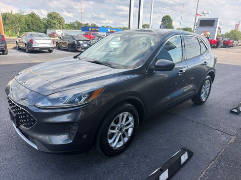 Used 2020 Ford Escape SE FWD image 3