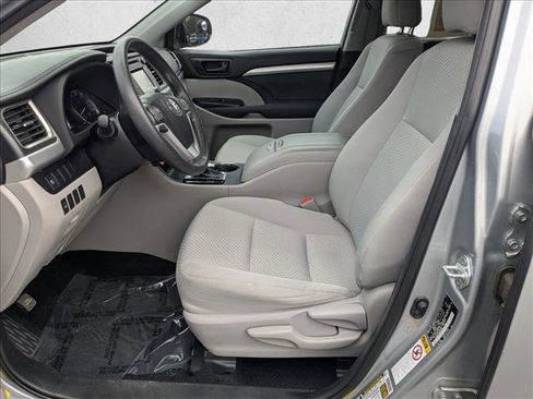 Used 2019 Toyota Highlander LE image 14