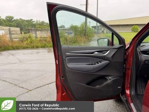 Used 2024 Buick Enclave Premium FWD image 9