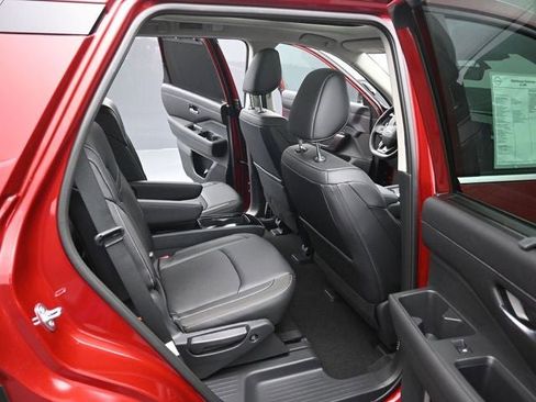 New 2026 Nissan Pathfinder SL image 35