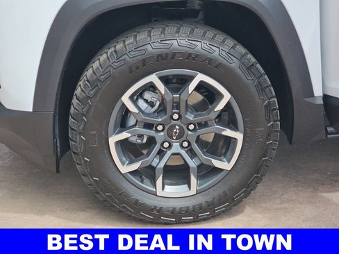 New 2026 Chevrolet Equinox ACTIV w/ Convenience Package III AWD/4WD image 37