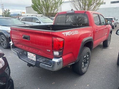 Certified 2019 Toyota Tacoma TRD Off-Road AWD/4WD image 2