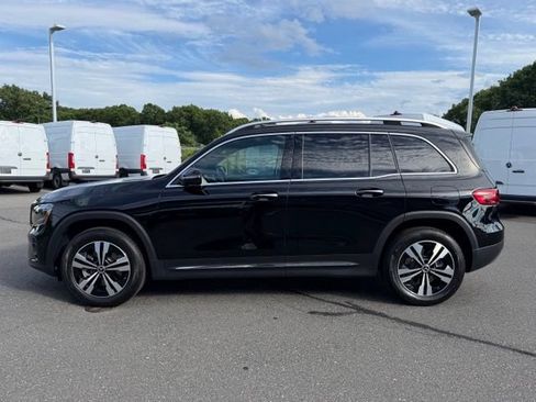 Used 2025 Mercedes-Benz GLB 250 4MATIC image 4