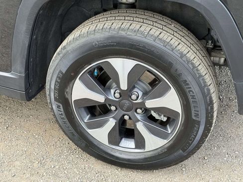 Used 2023 Jeep Grand Cherokee 4WD 4xe w/ Luxury Tech Group II image 11