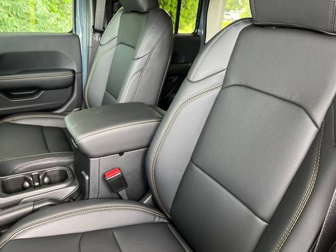 New 2026 Jeep Wrangler Unlimited Sahara AWD/4WD image 5