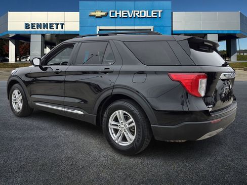 Used 2023 Ford Explorer XLT w/ Equipment Group 202A image 4