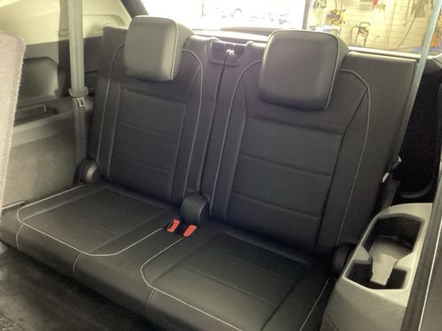 Used 2021 Volkswagen Tiguan SEL w/ 3rd Row Seat Package AWD/4WD image 15