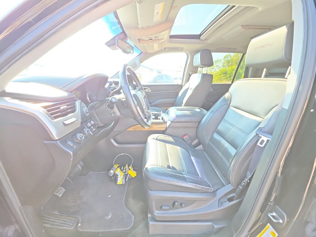 Used 2017 GMC Yukon Denali w/ Open Road Package AWD/4WD image 12