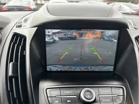 Used 2019 Ford Escape SE image 14