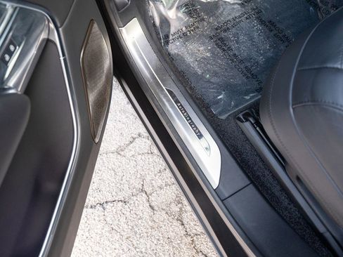 Used 2025 Land Rover Range Rover Autobiography image 17