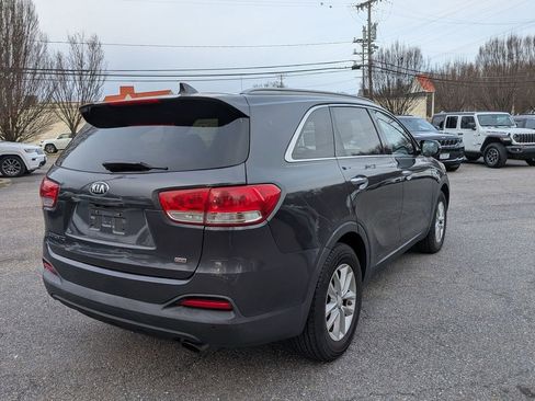 Used 2016 Kia Sorento LX w/ LX Convenience Package image 7