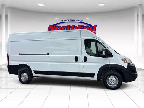 Used 2026 RAM ProMaster 2500 w/ Convenience Group FWD image 2