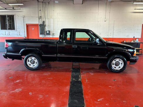 Used 1999 GMC Sonoma SLS w/ Marketing Option Pkg image 1