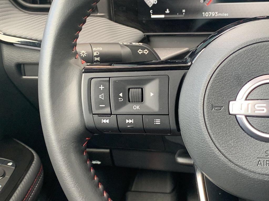 Used 2025 Nissan Kicks SR FWD image 12