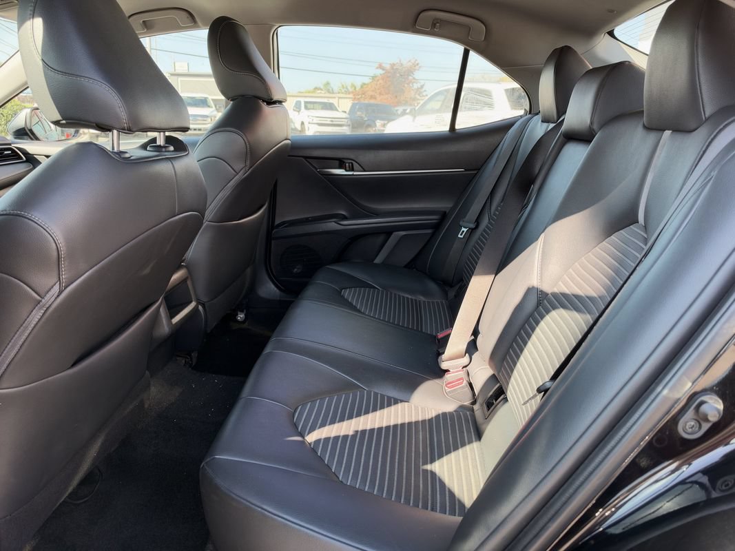 Used 2019 Toyota Camry SE FWD image 13