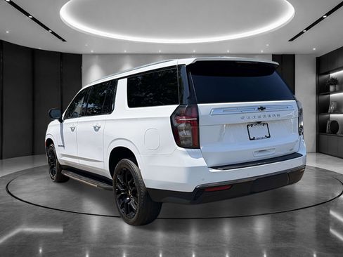 Used 2023 Chevrolet Suburban LT w/ Luxury Package AWD/4WD image 4