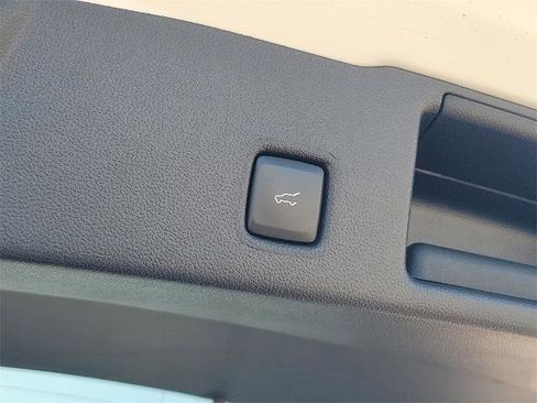 Certified 2022 Ford Escape Titanium image 10