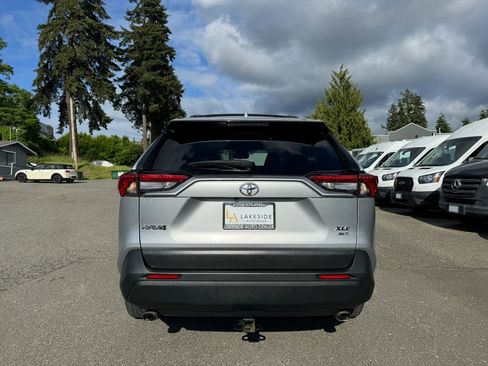 Used 2022 Toyota RAV4 XLE AWD/4WD image 7