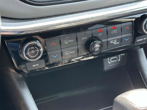 Certified 2022 Jeep Compass Limited image 26