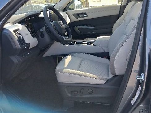 New 2026 Nissan Pathfinder SL w/ SL Premium Package AWD/4WD image 10