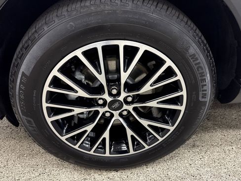 Used 2024 Ford Escape SE image 2