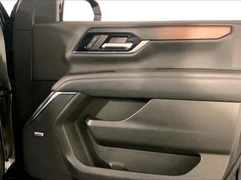 Used 2025 GMC Yukon Denali AWD/4WD image 26