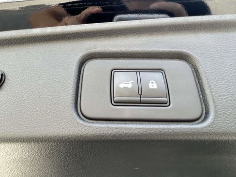 Used 2024 Nissan Pathfinder SL AWD/4WD image 19