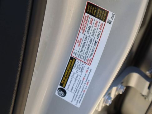 Used 2025 Nissan Pathfinder SV FWD image 31