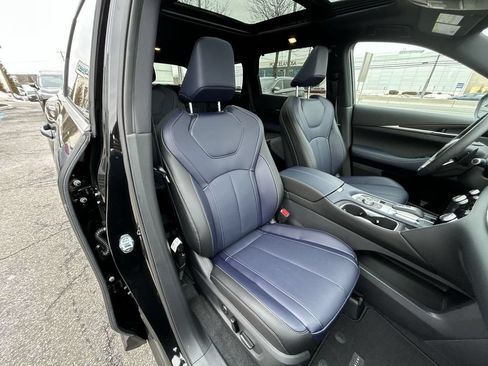 Certified 2026 INFINITI QX60 Sport w/ Dark Cargo Package AWD/4WD image 16