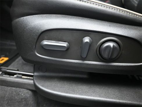 Used 2022 Chevrolet Traverse Premier image 7