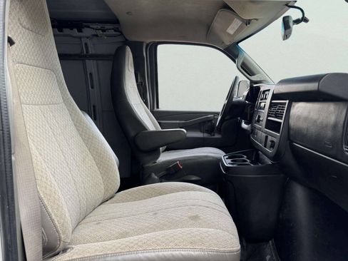 Used 2016 Chevrolet Express 3500 Extended RWD image 18