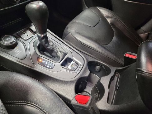 Used 2020 Jeep Cherokee Latitude Lux w/ Quick Order Package 26H Lux image 26