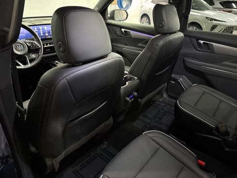 Used 2025 Buick Enclave Preferred w/ Power Package FWD image 28