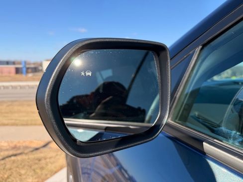 Used 2025 Chevrolet Equinox LT w/ Safety and Technology Package image 11