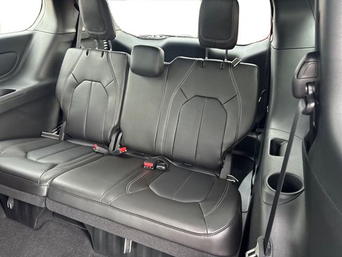 New 2026 Chrysler Pacifica Select image 27