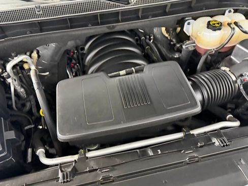 Used 2025 Chevrolet Suburban RST image 34