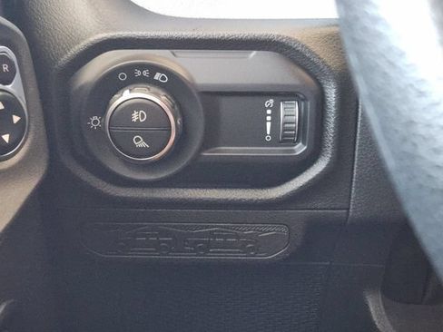 Used 2024 Jeep Gladiator Sport AWD/4WD image 23