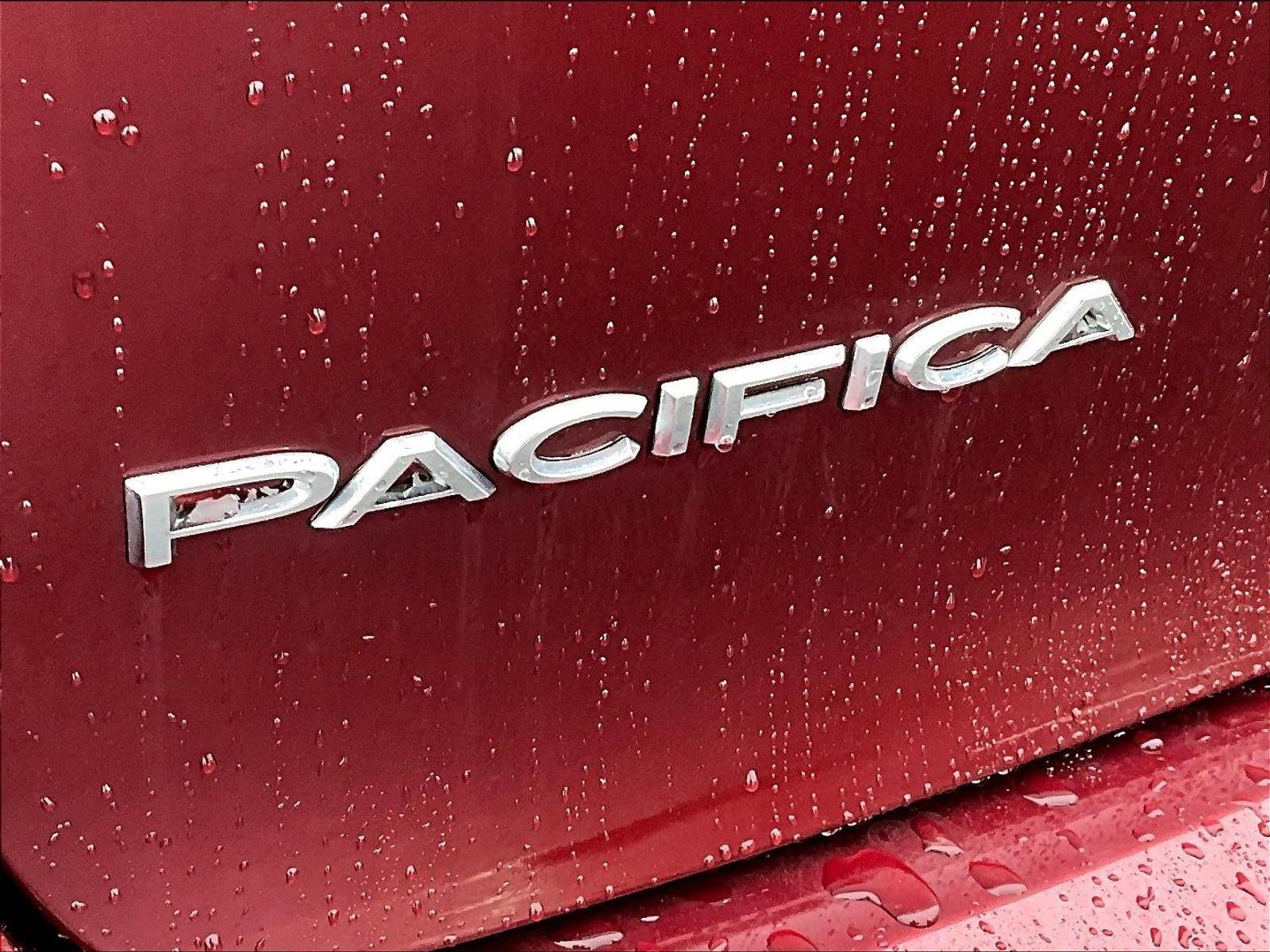 Used 2019 Chrysler Pacifica Touring Plus w/ Advanced Safetytec Group FWD image 23