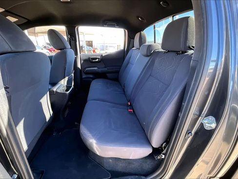 Used 2018 Toyota Tacoma TRD Off-Road image 19