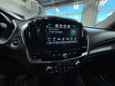 Used 2018 Chevrolet Traverse LT FWD image 16