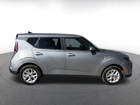 Used 2025 Kia Soul LX w/ LX Technology Package FWD image 16