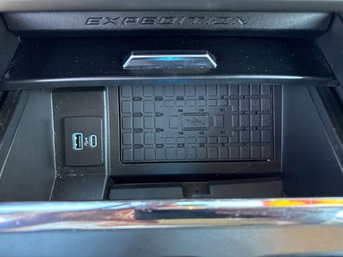 Used 2024 Ford Expedition XLT AWD/4WD image 17