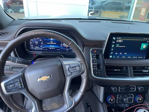 Used 2022 Chevrolet Suburban LT w/ LT Signature Package image 8