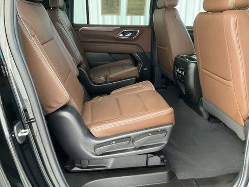 Used 2023 Chevrolet Suburban High Country image 26