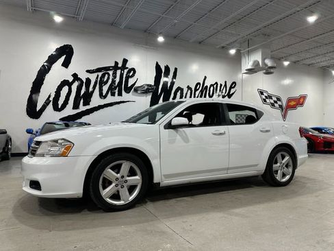 Used 2013 Dodge Avenger SXT image 1