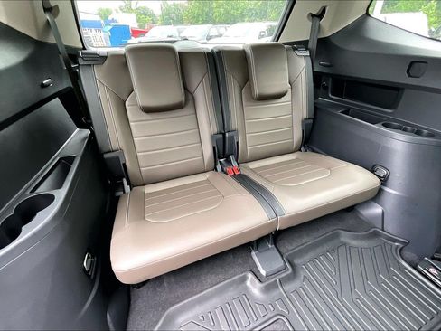 Used 2025 Volkswagen Atlas SEL AWD/4WD image 28