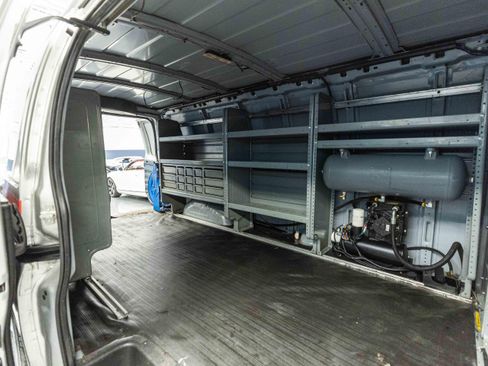 Used 2017 Chevrolet Express 3500 Extended RWD image 23